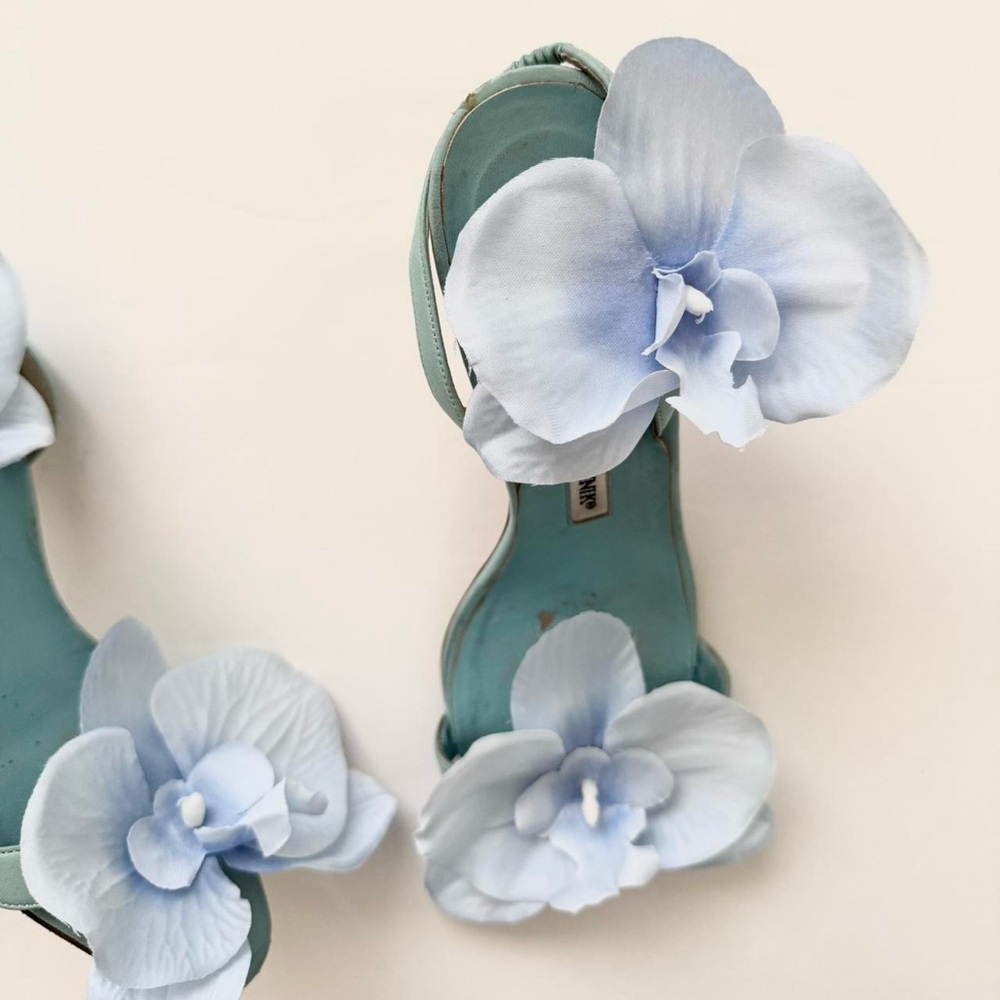 Vintage Manolo Blahnik flower kitten heels - Picture 4 of 6